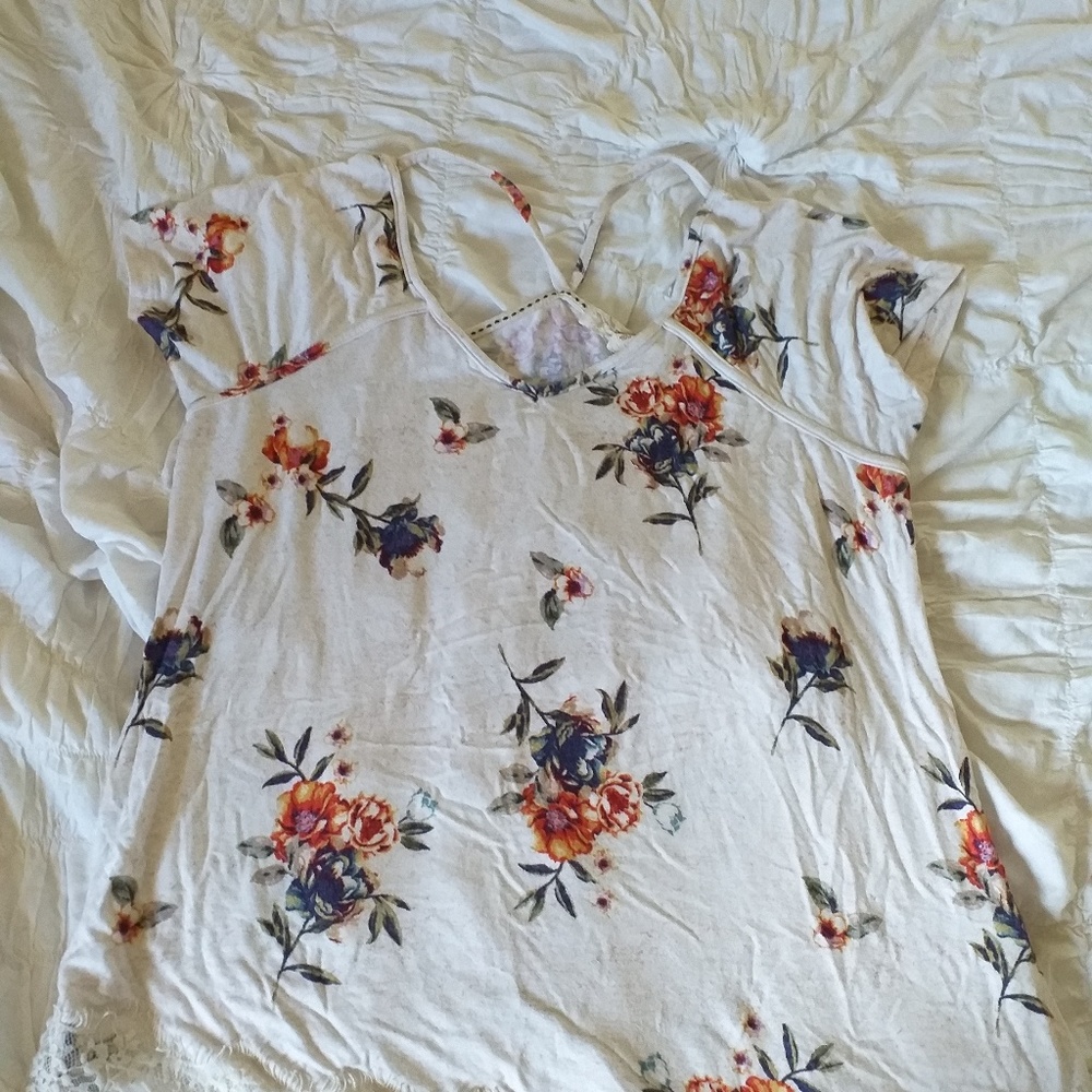 Floral cut out short sleeve shirt
